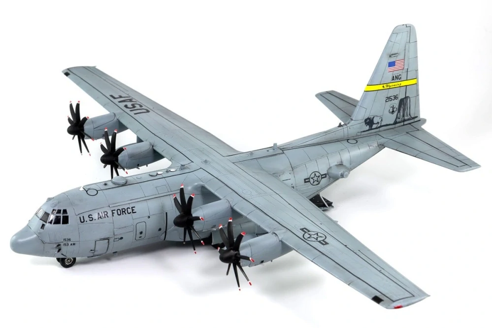 G.W.H USAF C-130H Hercules 2 in 1 1/144