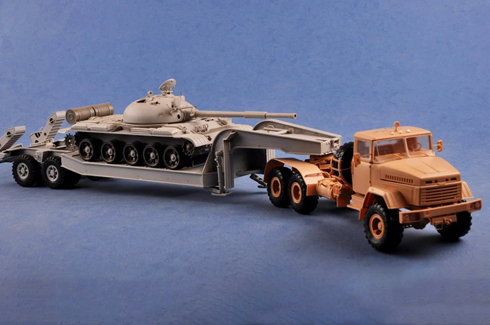 Hobby Boss Ukraine KrAZ-6446 Tractor with MAZ/ChMZAP-5247G semitrailer + T-62 1/35