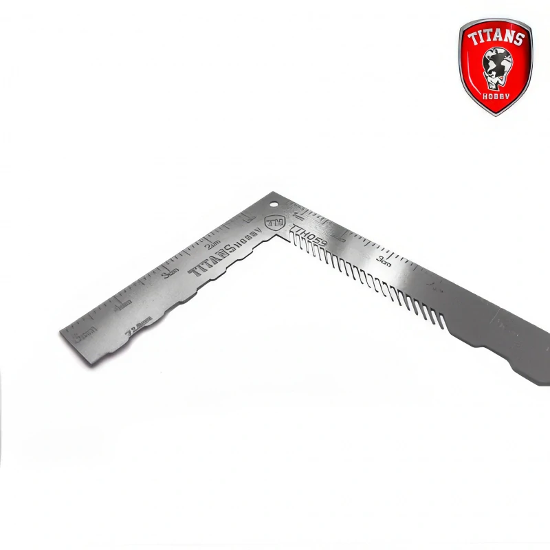 Titans L Ruler with Engraving Guide / Rycí pravítko 10x5cm