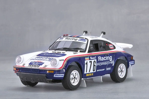 Beemax Porsche 911 Carrera 3.2 Paris Dakar Win. '84 1/24 (Předobjednávka říjen)