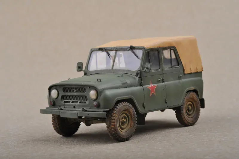 Trumpeter Soviet UAZ-469 All-Terrain Vehicle (ČR) 1/35