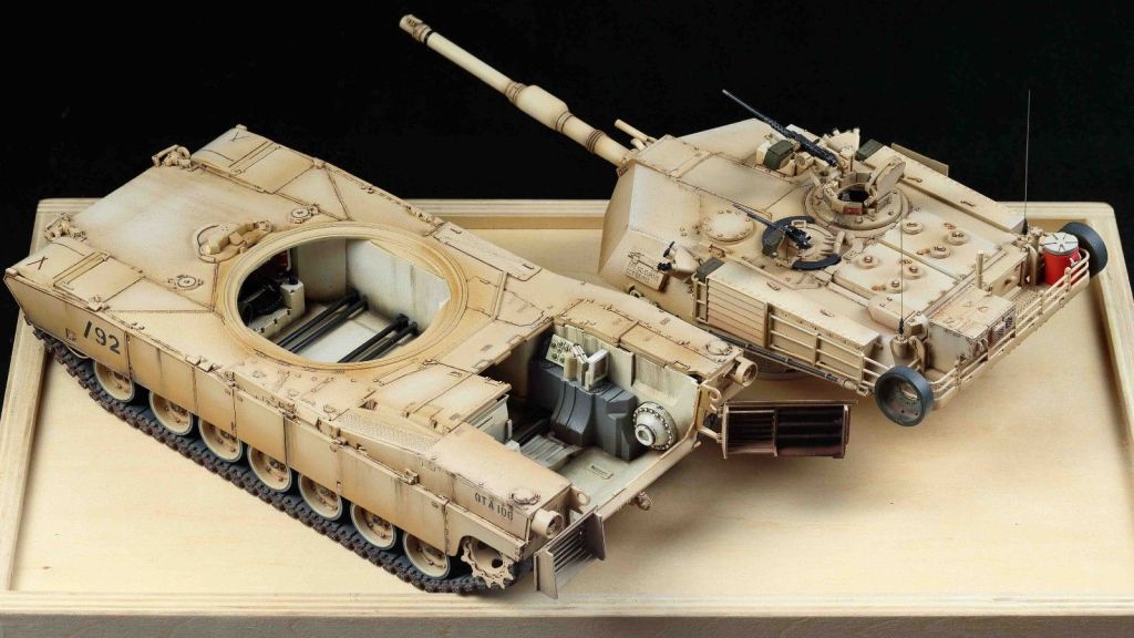 RFM M1A1/ A2 Abrams with Full Interior 2 in 1 1/35
