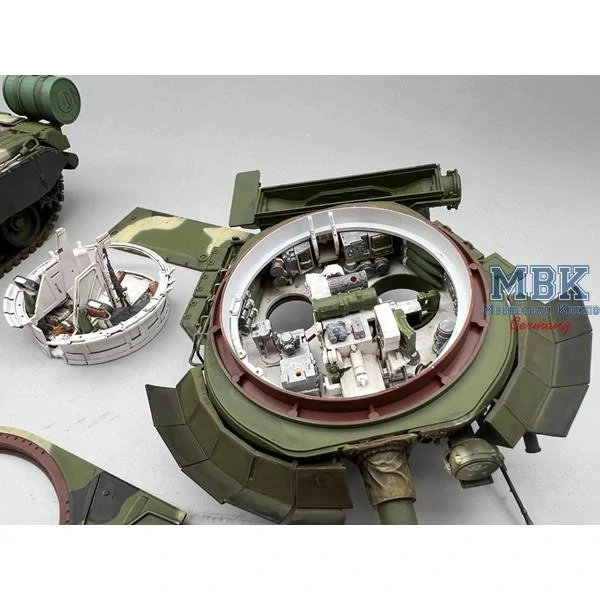 Amusing Hobby Russian Main Battle Tank T-80U Full Interior 1/35