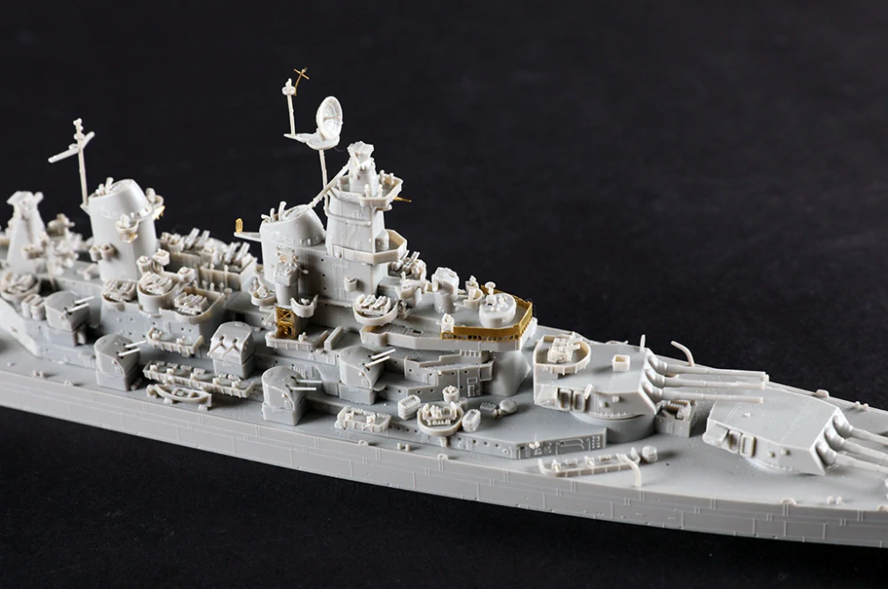 Trumpeter USS Missouri BB-63 1/700