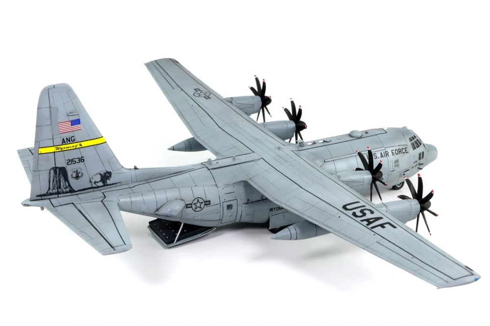 G.W.H USAF C-130H Hercules 2 in 1 1/144