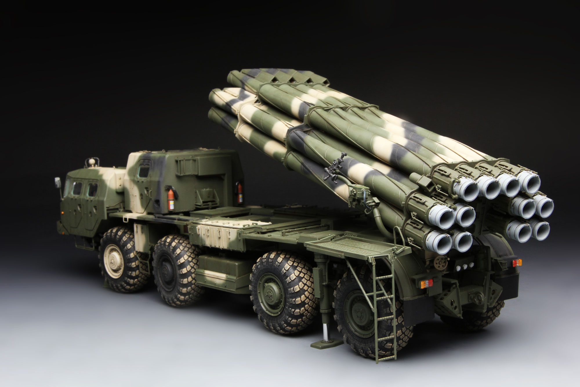 MENG Russian Long-Range Rocket Launcher 9A52-2 Smerch 1/35