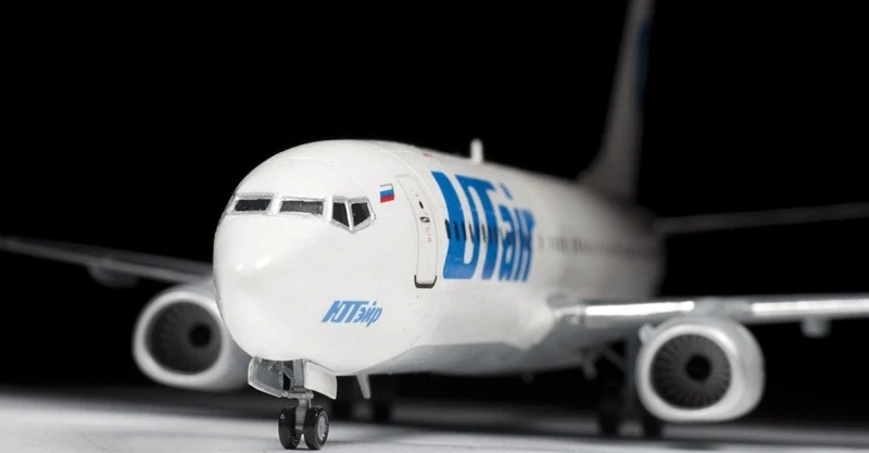 Zvezda Boeing 737-800 1/144