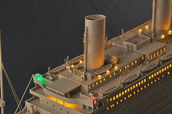 Trumpeter Titanic (LED verze) 1/200