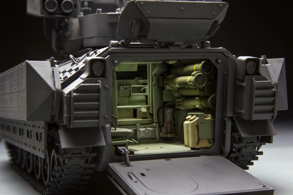 MENG U.S. Cavalry Fighting Vehicle M3A3 Bradley w/BUSK III 1/35