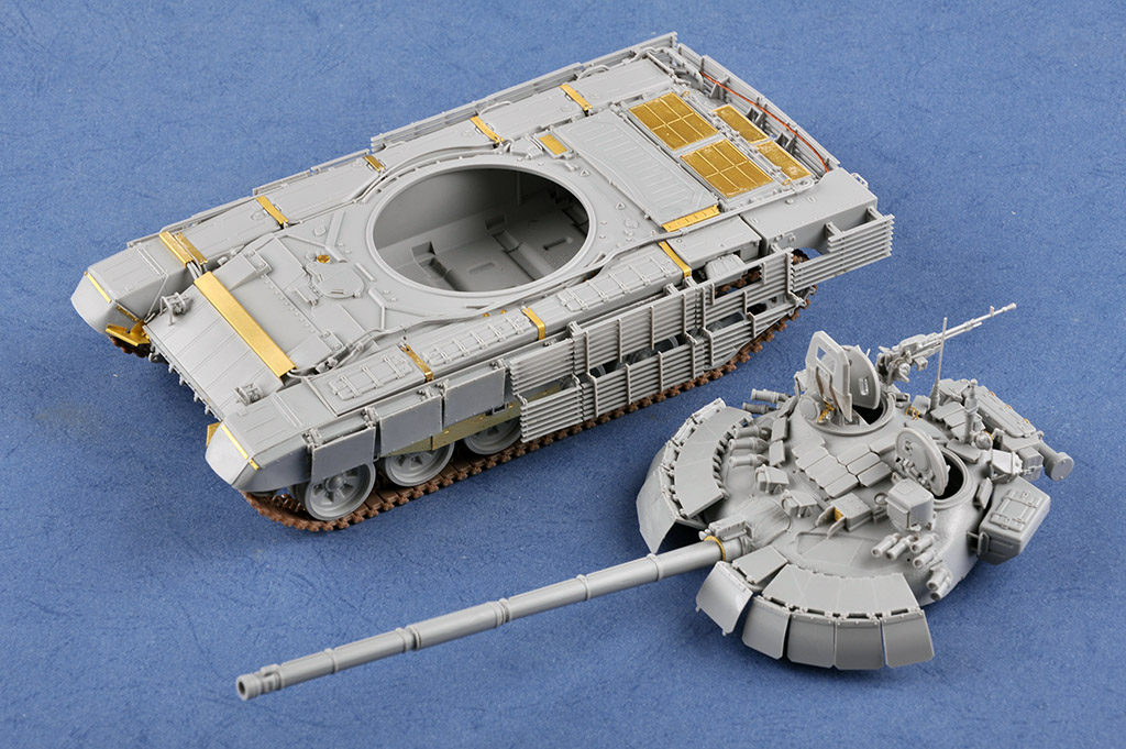 Trumpeter Russian T-72B2 MBT (ROGATKA) 1/35