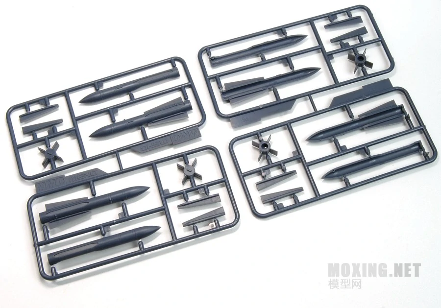 MENG U.S. Long/Medium-Range Air-to-Air Missiles / Zbraňový set 1/48