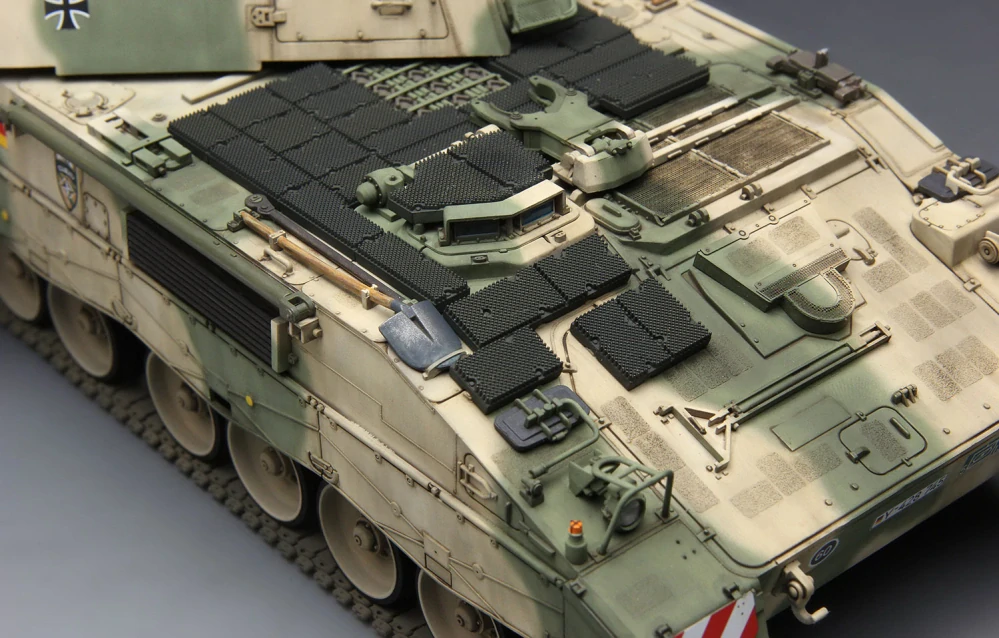 MENG GERMAN Panzerhaubitze 2000 Self-Propelled Howitzer 1/35