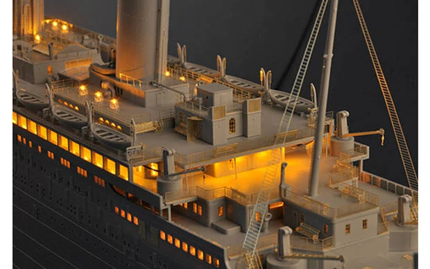 Trumpeter Titanic (LED verze) 1/200