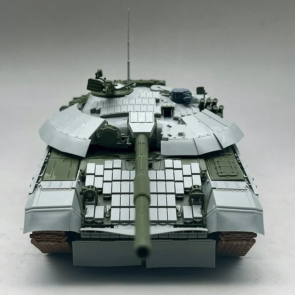 Amusing T-72AMT Ukraine Main Battle Tank 1/35 (Předobjednávka říjen)