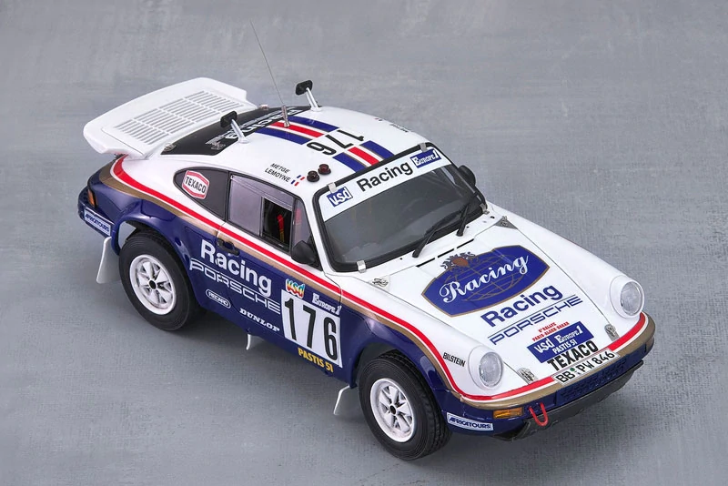 Beemax Porsche 911 Carrera 3.2 Paris Dakar Win. '84 1/24 (Předobjednávka říjen)