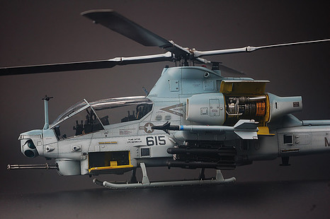 Kittyhawk AH-1Z ”Viper” 1/48