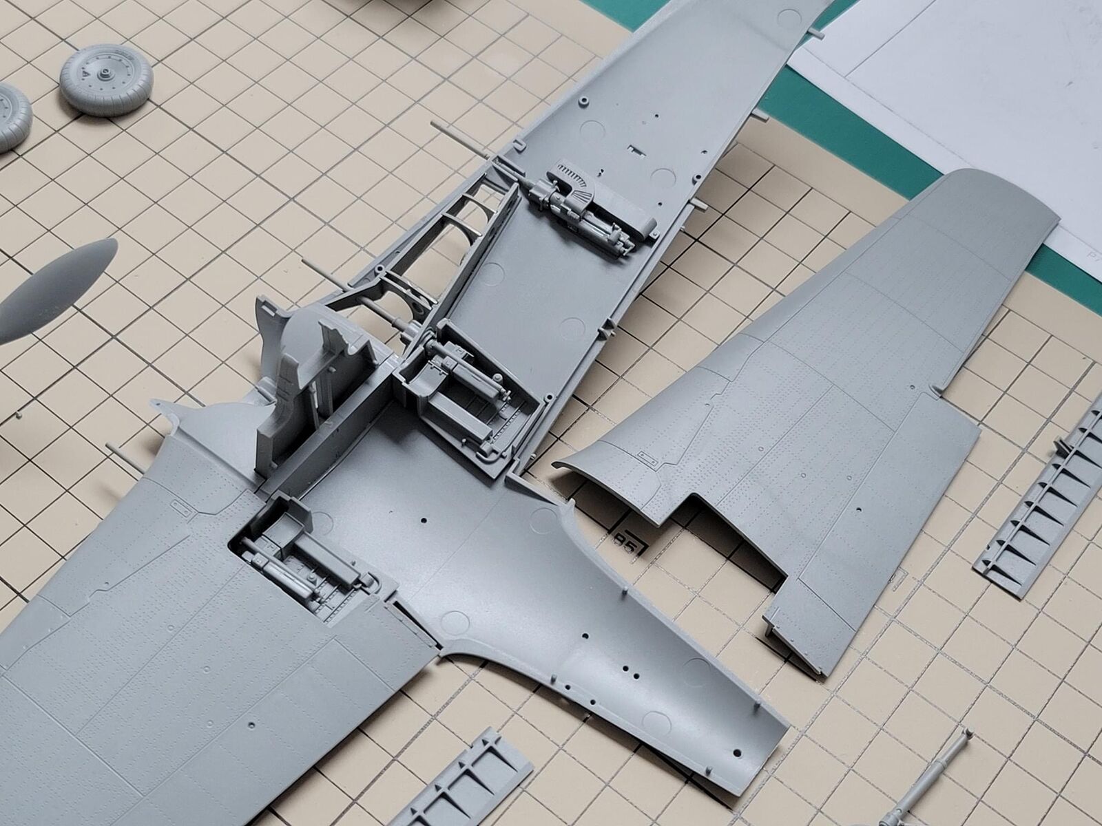 Border Model Focke-Wulf Fw 190A-6 w/Wgr. 21 & Full engine and weapons interior 1/35