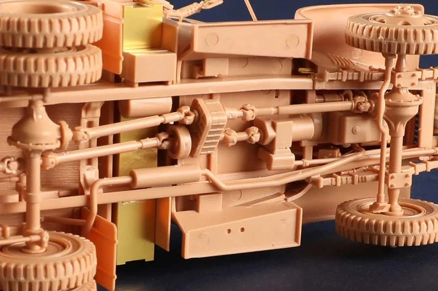 I Love Kit USA CCKW-352 Machine Gun Turret Version and M2A1 105MM Howitzer 1/35