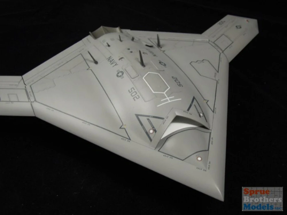 Freedom Model Kits X-47B UCAS (+ Resin figurka!) 1/48