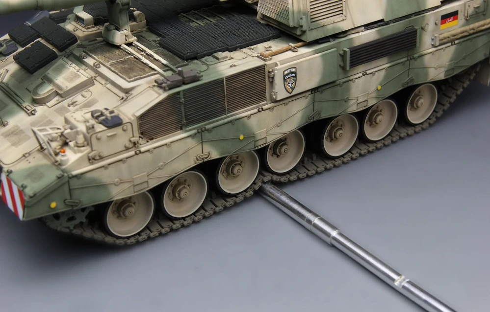 MENG GERMAN Panzerhaubitze 2000 Self-Propelled Howitzer 1/35
