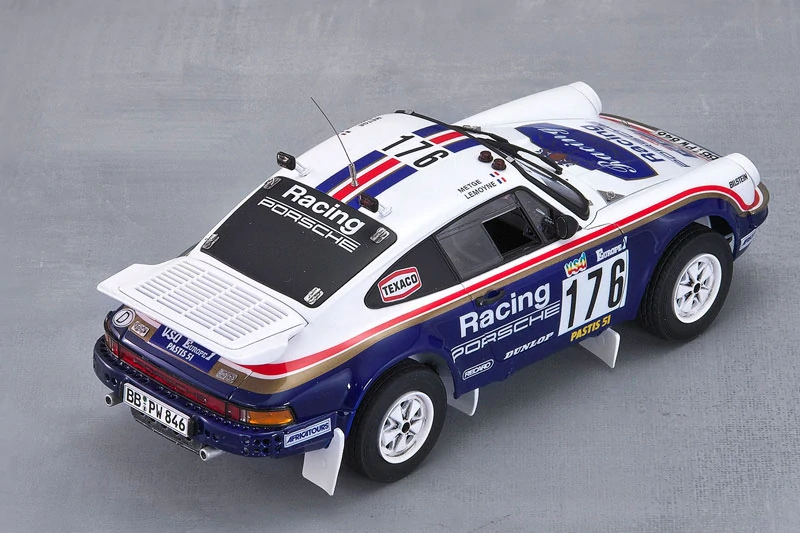 Beemax Porsche 911 Carrera 3.2 Paris Dakar Win. '84 1/24 (Předobjednávka říjen)