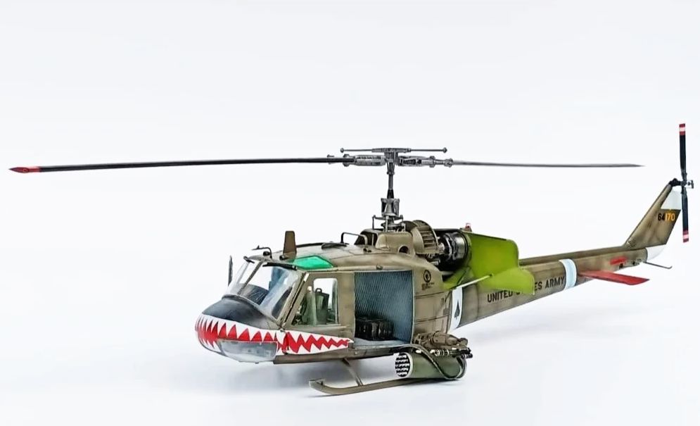 Academy UH-1C Huey "Frog" 1/35