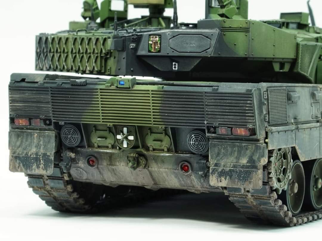 Amusing Hobby Leopard 2 A8 1/35