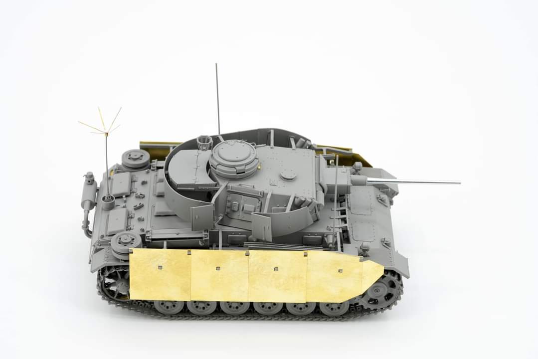 Border Model Pz.Bef.Wg.III Ausf.K with Schurzen 1/35