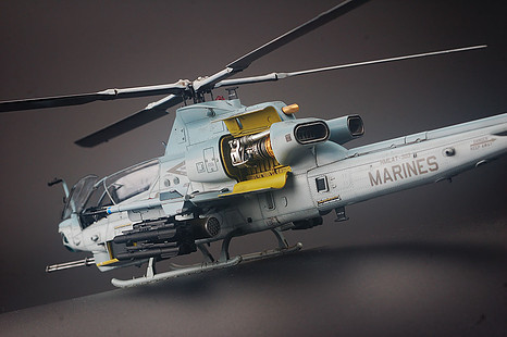 Kittyhawk AH-1Z ”Viper” 1/48