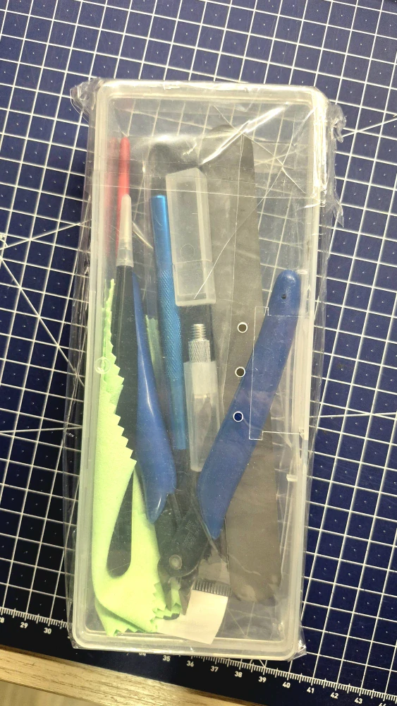 Starter Kit 8 in 1 - Modelářský set nářadí 8 v 1 (Prasklá krabička)
