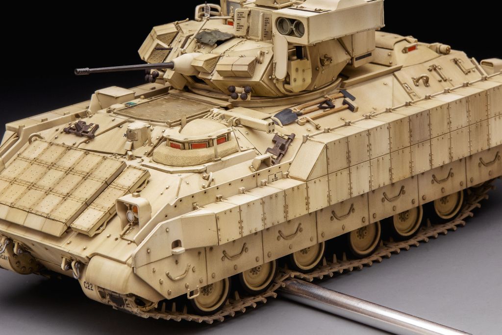 MENG U.S. Cavalry Fighting Vehicle M3A3 Bradley w/BUSK III 1/35