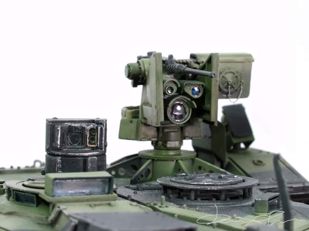 Amusing Hobby Leopard 2 A8 1/35