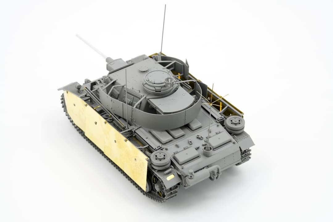 Border Model Pz.Bef.Wg.III Ausf.K with Schurzen 1/35
