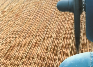 Eduard Allied Airfield with PSP cover 300x400 / Spojenecká letištní plocha s PSP pokrytím 1/48